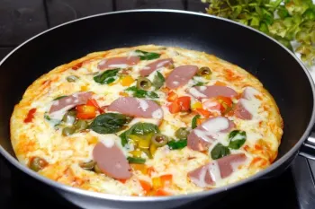 طرز تهیه پیتزای سریع بدون فر و بدون ورز دادن / ۵ دقیقه آماده میشه
