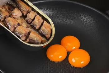 طرز تهیه پیتزای تخم مرغ و ماهی با طعمی خاص و متفاوت