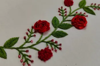 گلدوزی دستی: کار با روبان / طرح حاشیه گل روبانی زیبا برای مبتدیان