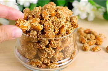 با این روش ساده بادام زمینی را به میان وعده ای ترد و اعتیاد آور تبدیل کن