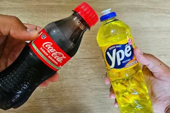 نحوه ساخت چربی زدا قوی با نوشابه : نوشابه سیاه را با مایع ظرفشویی مخلوط کنید