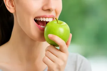 ترفندهای خانگی برای تقویت مینای دندان و پیشگیری از پوسیدگی دندان