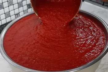 طرز تهیه رب گوجه فلفلی | ترفند کپک نزدن رب گوجه