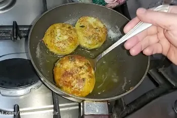 طرز تهیه کوکو سیب زمینی با تن ماهی بسیار خوشمزه و راحت