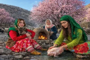 آموزش پخت کباب تنوری هیزمی؛ گرمای آتیش وسط بوران برف، به سبک روستایی
