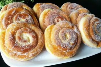 طرز تهیه نون و کلوچه داغ توی ۱۰ دقیقه؛ روش فوری واسه عصرونه های عجله ای