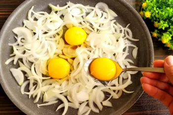 خوشمزه ترین دستور پخت تخم مرغ و پیاز غذایی مقوی و اقتصادی