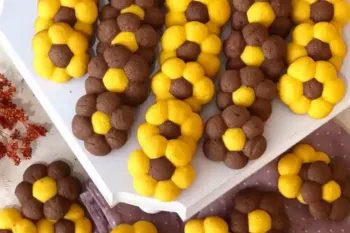 با این دستور پخت سه سوته شیرینی خشک گل دو رنگ برای مهمونی عصرونه درست کن