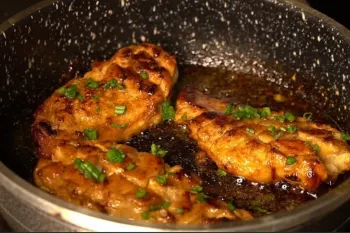 طرز تهیه مرغ کاراملی ۱۰ دقیقه ای، نرم تر و لذیذتر از کباب کوبیده