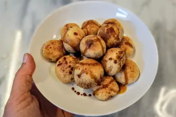 طرز تهیه دونات بدون روغنی که فقط با ۲ ماده درست میشه
