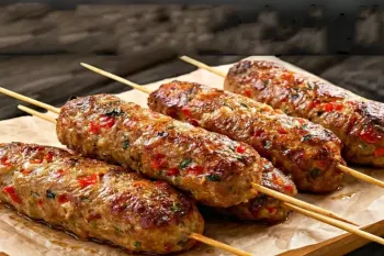کباب سیخی آبدار و خوشمزه رستورانی در تابه!| روش پخت سریع و آسان با گوشت چرخ کرده