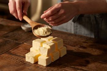 طرز تهیه پودر کره : جایگزین کم کالری برای عاشقان طعم کره در آشپزی و قنادی