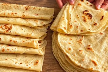 طرز تهیه نان لواش خانگی بدون مخمر در ماهیتابه