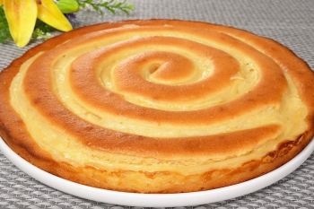 طرز تهیه کیک لیمویی ایتالیایی کرم دار؛ با ماست و بدون نیاز به فر