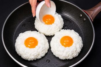 ۳ روش ساده و کاربردی برای پخت نیمروی شیک و مجلسی