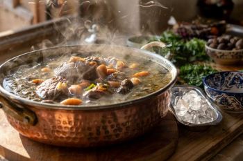 طرز پخت قورمه سبزی سیاه و روغن انداخته؛ شاهکار بی نظیر آشپزی ایرانی