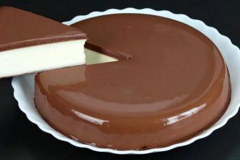 دسر شکلاتی فوق سریع ۳ دقیقه ای بدون فر، آرد و تخم مرغ