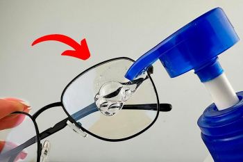 از بین بردن خط و خش عینک با خمیردندان و مایع ظرفشویی