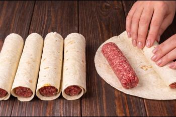 فست فود خانگی و متفاوت با نان تورتیلا و گوشت چرخ کرده؛ لذیذتر از پیتزا و لازانیا