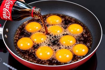 طرز تهیه صبحانه خوشمزه و متفاوت با تخم مرغ و نوشابه