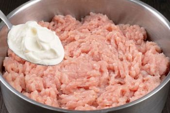 طرز تهیه کتلت روسی با سینه مرغ و خامه
