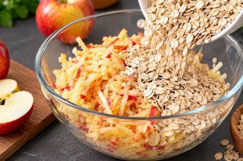 طرز تهیه صبحانه رستورانی با سیب و جودوسر