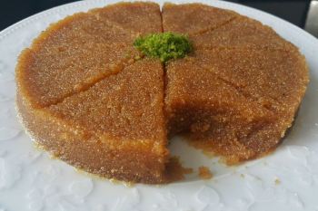 طرز تهیه حلوای ایرمیک فوری؛ دسری خوشمزه بدون جوشاندن شهد