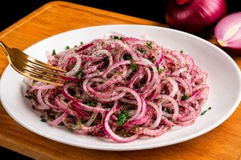 طرز تهیه سالاد پیاز قرمز رژیمی و چربی سوز