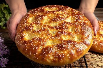 طرز تهیه نان پیده ترکیه ای با ۳ سیب زمینی و ۱ تخم مرغ