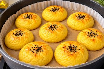 طرز تهیه شیرینی نارگیلی ۲۰ دقیقه ای در تابه بدون تخم مرغ و ماست