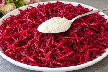فقط آرد و چغندر در ۵ دقیقه! طرز تهیه نان لواش لبو در تابه بدون فر