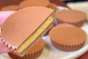 طرز تهیه شکلات مغزدار فوری در ۱۵ دقیقه با ۳ ماده ارزان