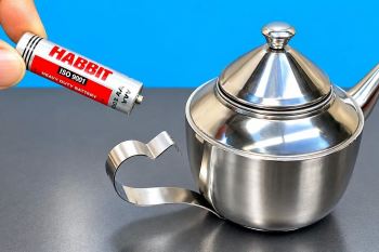 تعمیر دسته شکسته قوری فلزی با یک باطری قلمی