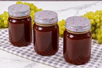 طرز تهیه شیره انگور خانگی اصل و غلیظ با خاک سفید در آپارتمان