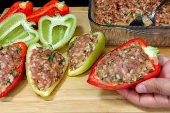 یک غذای متفاوت با فلفل دلمه ای و گوشت چرخ کرده به سبک سرآشپز ترکی