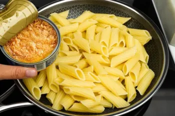 طرز تهیه یک غذای متفاوت و خوشمزه با ماکارونی