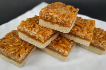 طرز تهیه ملکه بادام ملکه ی شیرینی ها به راحتی در خانه