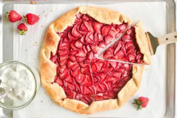 طرز تهیه گلت توت فرنگی خوشمزه و خانگی
