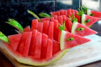 روش سریع و زیبا برای برش هندوانه در مهمانی