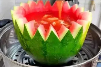 طرز تهیه مرغ در پوست هندوانه