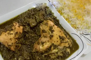 طرز تهیه پلو خورشت گوجه سبز با مرغ