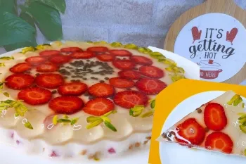 طرز تهیه روکر توت فرنگی با بیسکویت و گردو