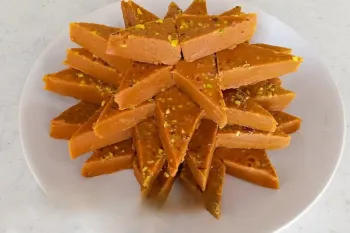 طرز تهیه حلوای آرد نخودچی خوشمزه و سنتی