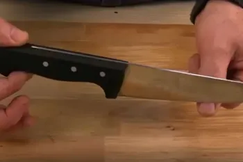 چاقوهای شما با این ترفند ساده مثل تیغ تیز می شوند