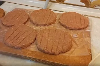 طرز تهیه همبرگر خانگی کاملا خوشمزه و سالم با تمام نکات