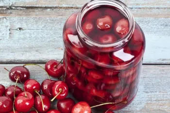 طرز تهیه کمپوت گیلاس خانگی خوشمزه و خوش رنگ با ماندگاری بالا و نکات کامل