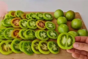 همه را با این غذای جذاب با گوجه فرنگی سبز تحت تأثیر قرار دهید!