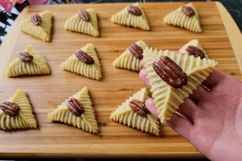 طرز تهیه شیرینی خانگی با مغز بادام و گردو فقط در ۳۰ دقیقه ،خوشمزه تر از قنادی!