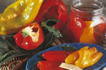طرز تهیه ترشی فلفل دلمه ای یک چاشنی خوشمزه و رنگارنگ (+طرز تهیه ادویه ترشی)