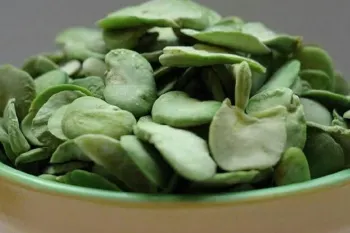 باقالی را چطور خشک کنیم که تازه و خوشرنگ بماند؟ (+روش پخت باقالی خشک)